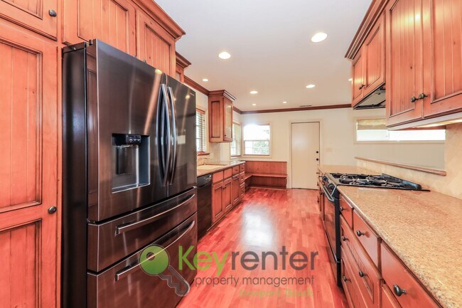 Building Photo - 3 Bedroom 2 bathroom in the heart of Orange