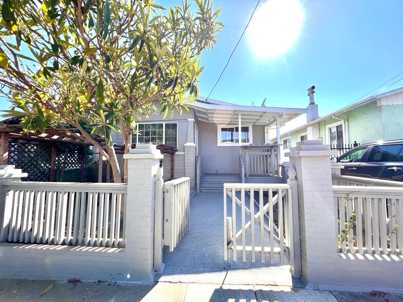 Building Photo - 4107 Redding St