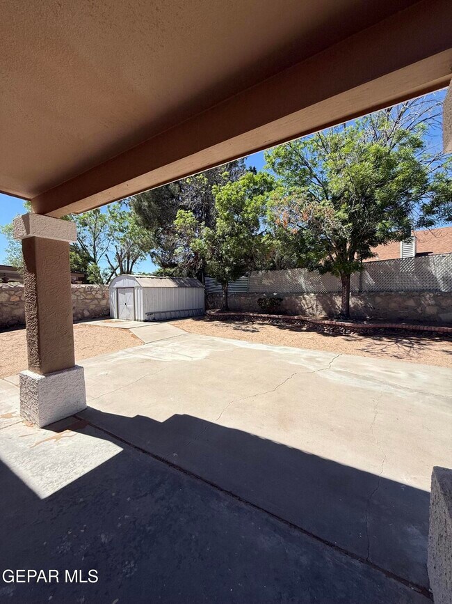 Building Photo - 12000 Ivory Gate Way