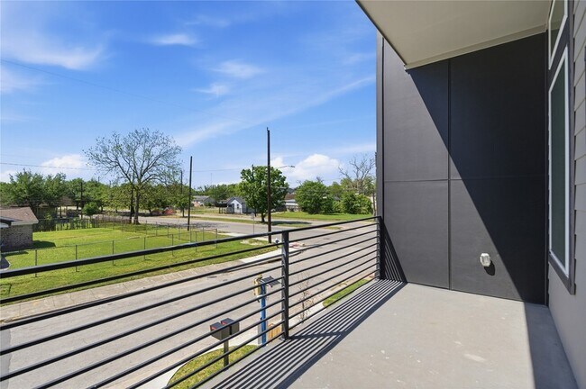 Building Photo - 5505 Hershe St