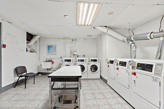 Building Photo - 1015 Washington St