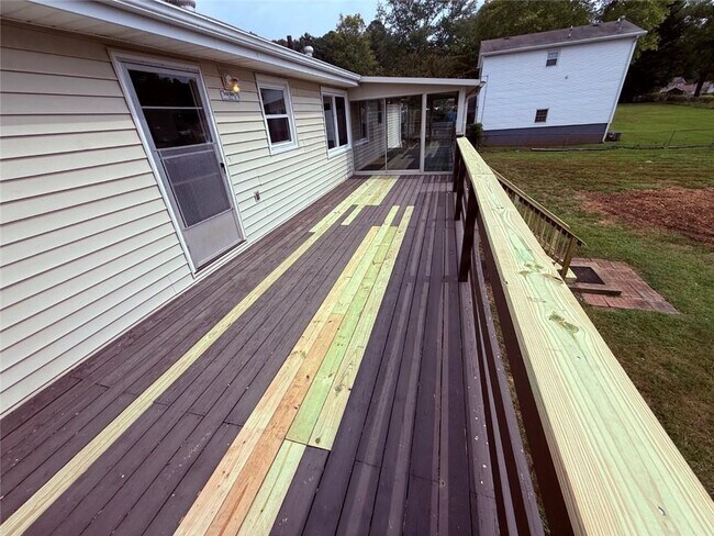 Building Photo - 1106 Lincoln Dr
