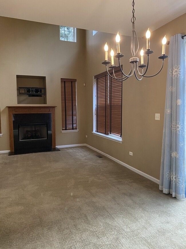 Building Photo - 2824 White Thorn Cir