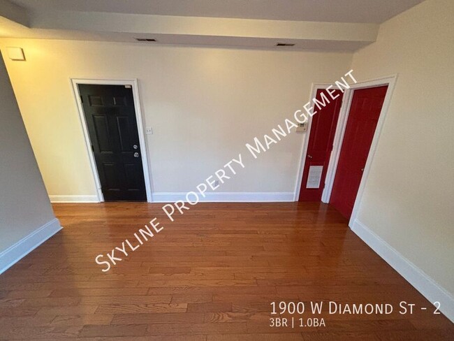 Primary Photo - Charming 3 Bedroom Apartment For Rent Near...