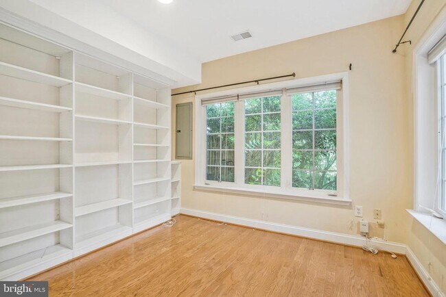 Building Photo - 9980 Cyrandall Dr