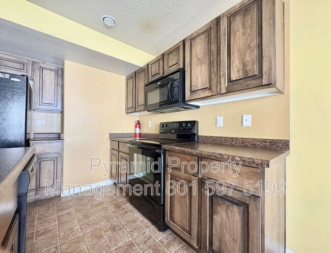 Building Photo - 2136 Fernside St