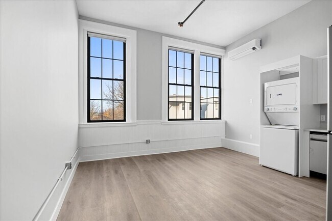 Building Photo - 22 Waverly St