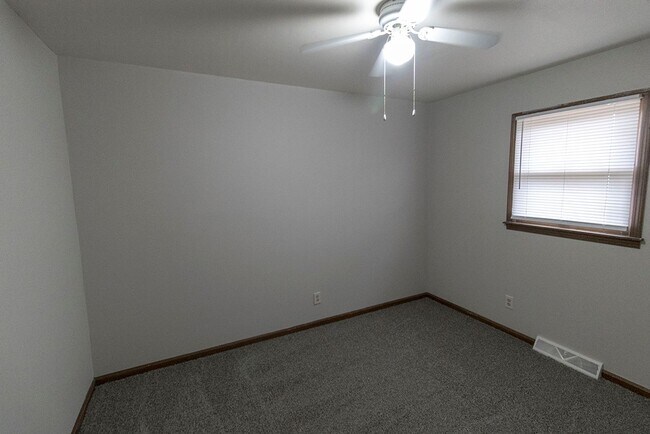 Building Photo - 4465-4467-4467 Santa Anna Dr