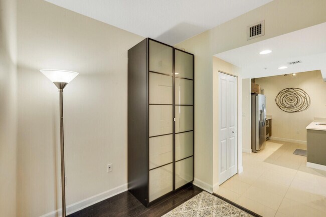 Building Photo - 480 Hibiscus St