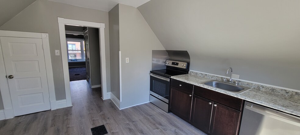 Building Photo - 1042 S Clarkson St