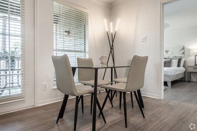 Building Photo - Get $500 Off on a Spacious 2/2 Apt!