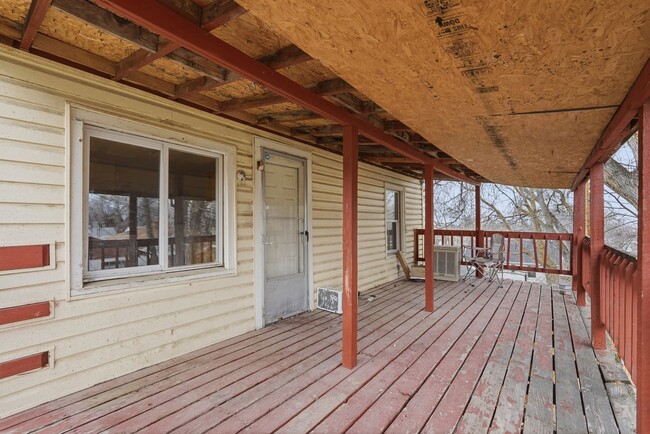 Building Photo - Swan Street Triplex