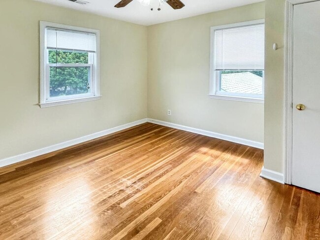 Building Photo - 155 King St