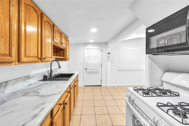 Building Photo - 10528 Hillhaven Ave