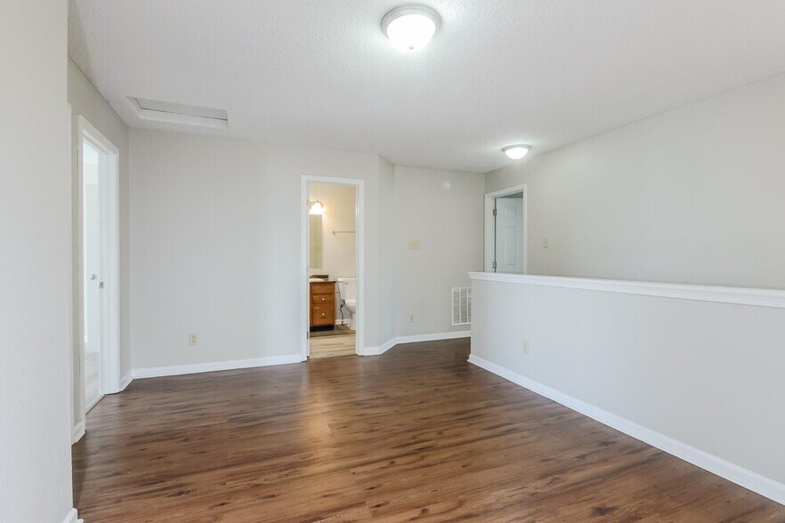 Building Photo - 1206 Kenwood Dr