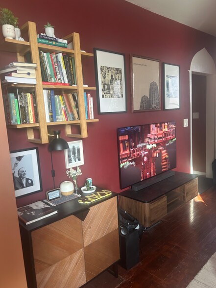 Building Photo - 2906 S Wells St