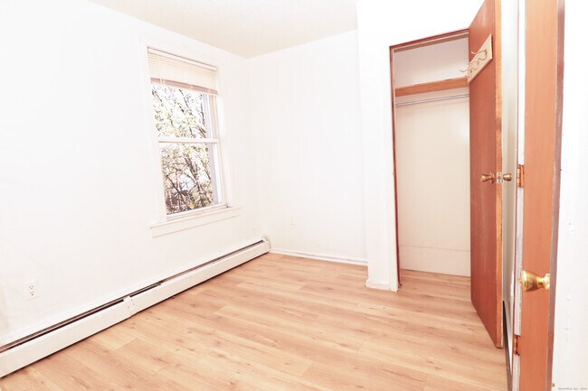 Building Photo - 117 Lamberton St