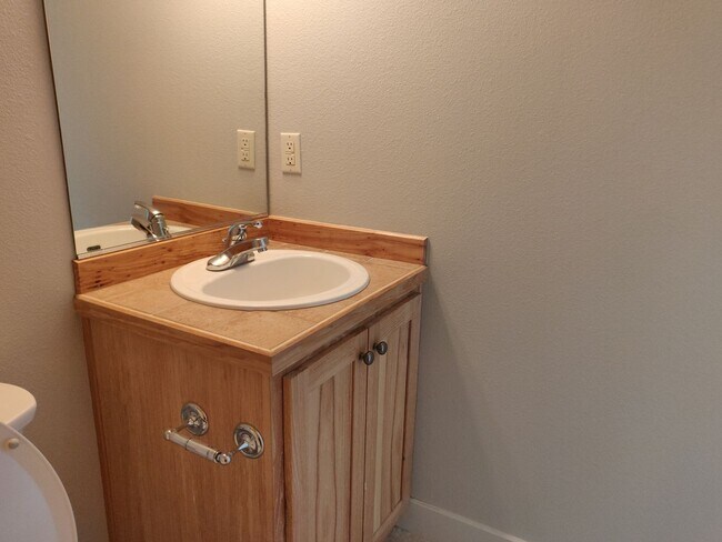 Building Photo - 331 NW Flagline Dr