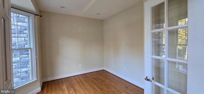 Building Photo - 1117 Aquia Dr