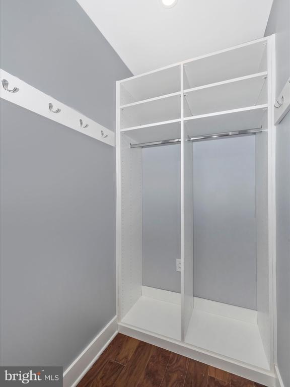 Building Photo - 210 E 2nd St