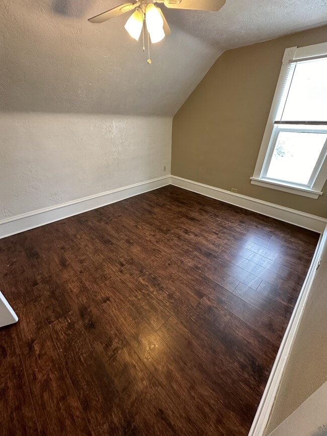 Building Photo - 708 4th Ave S