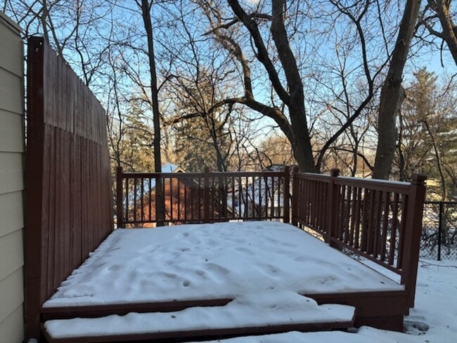 Building Photo - Awesome 2 BR/1.5 BA Townhome in St. Paul!