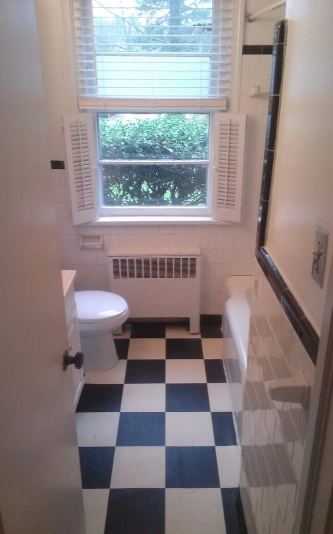 Building Photo - Classic 3 Bedroom Brick Rancher in Henrico...