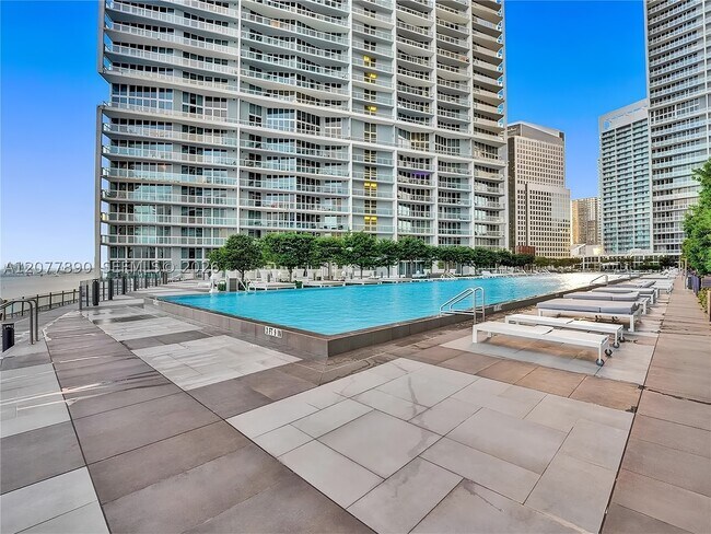 Building Photo - 495 Brickell Ave