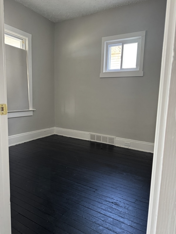 Building Photo - 2927 E 126th St