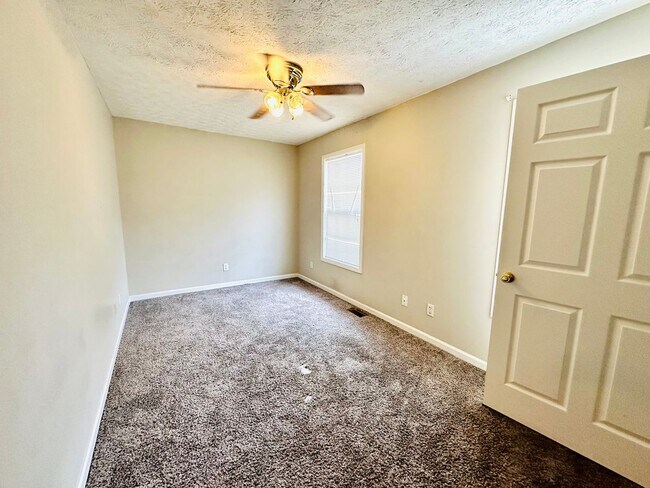 Building Photo - Updated 2 story townhome in Park Duvalle- Section 8 accepted