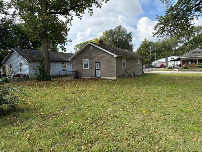 Building Photo - 1115 Winfield Ave