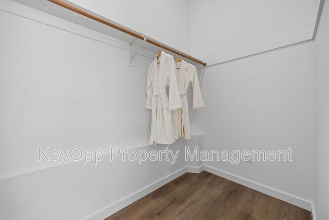Building Photo - 2730 23rd St
