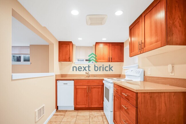 Building Photo - Charming 1-bedroom, 1-bathroom unit in Greenwood