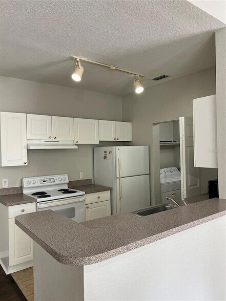 Building Photo - 839 Grand Regency Pointe