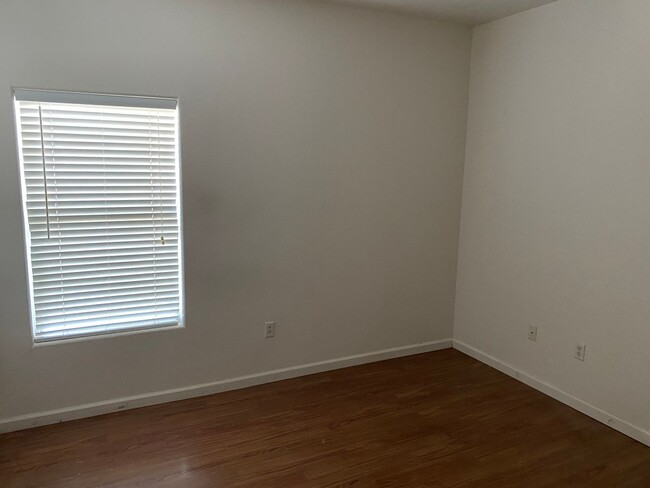 Building Photo - Summerlin!!! Gated!! Downstairs unit!! Tan...