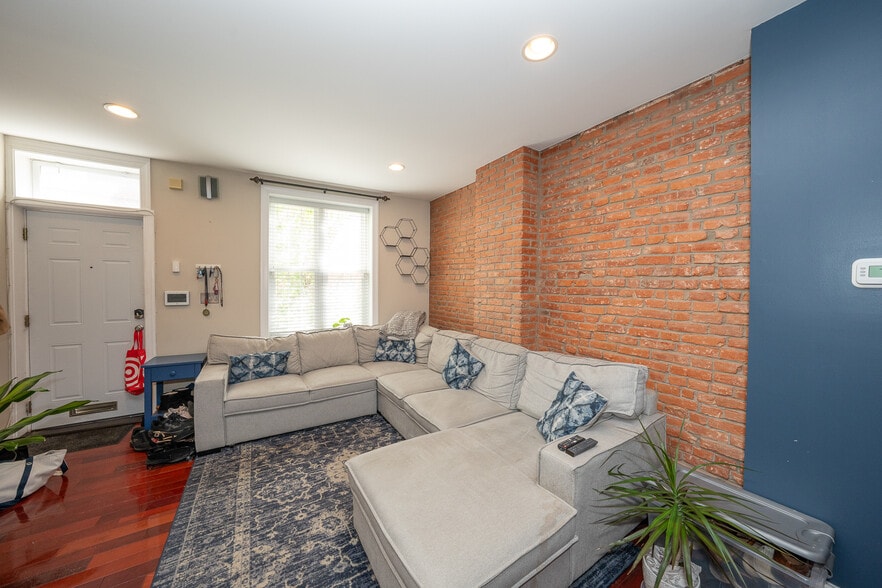 Building Photo - 2747 Harper St