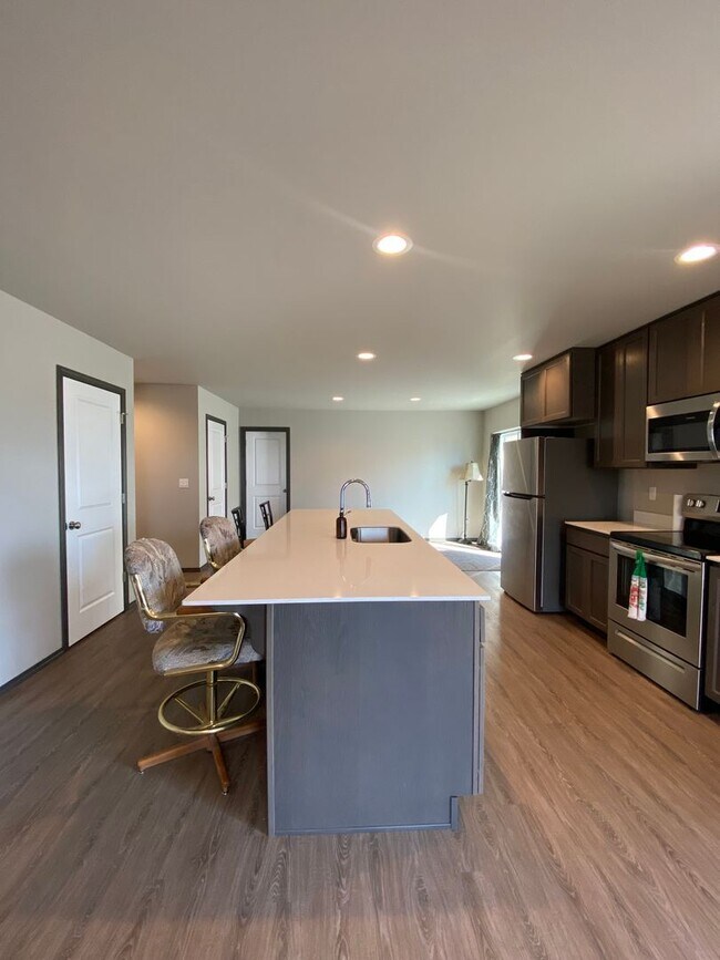 Building Photo - Beautiful 3 Bed/2 Bath Home and Half off the Rent on Move In!