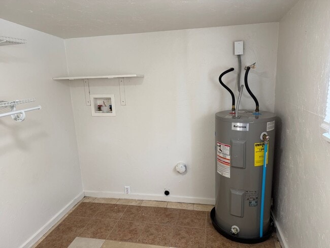 Building Photo - Updated 1 bedroom 1 bathroom ADU!