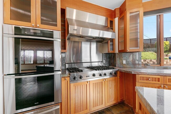 Building Photo - 27091 Sea Vista Dr