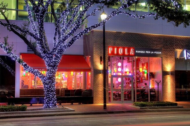 Building Photo - Impeccably Maintained Midtown Townhome with Downtown Views!