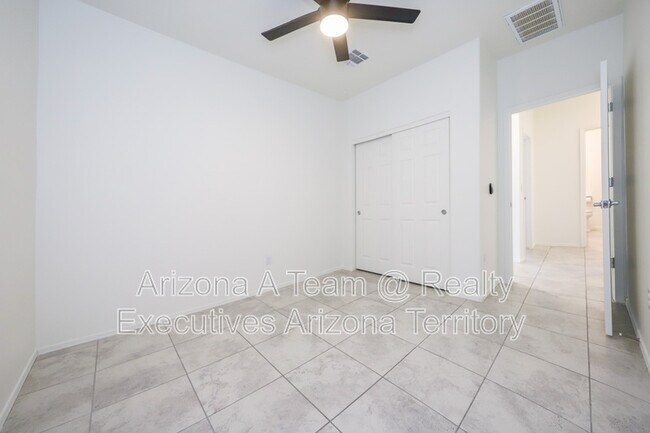 Building Photo - 4466 S Sunrise Bluff Way