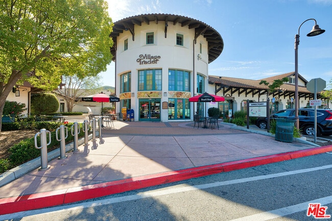 Building Photo - 4566 Via Del Rancho