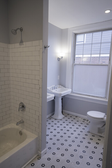 Building Photo - 658 Maple Ln