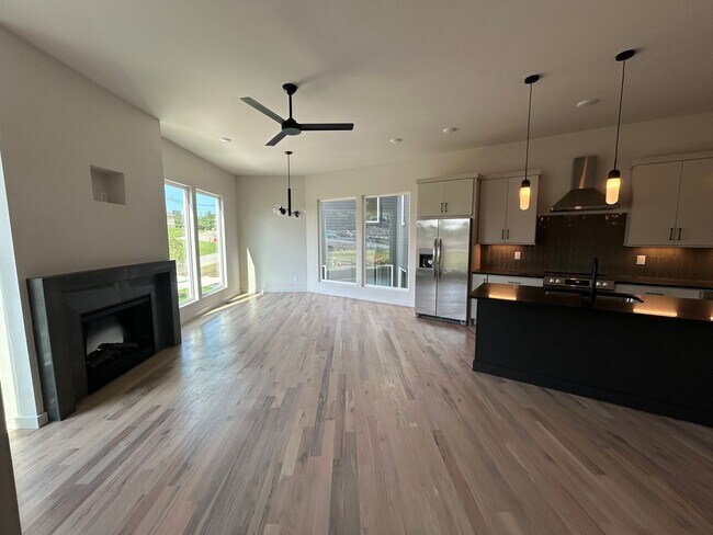 Building Photo - Amazing New Construction North Nashville!