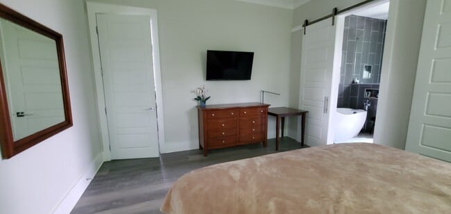 Building Photo - 2201 Esteban St