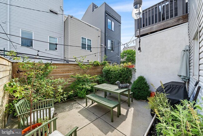 Building Photo - 2222 Oakford St