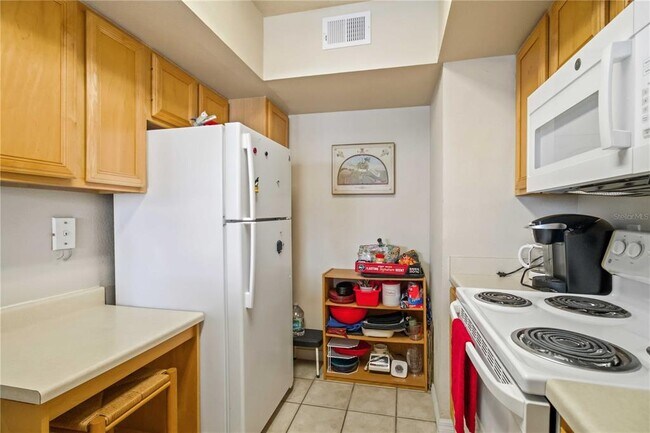 Building Photo - 1000 Villagio Cir