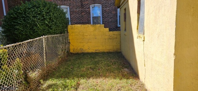 Building Photo - 264 Pomona Ave