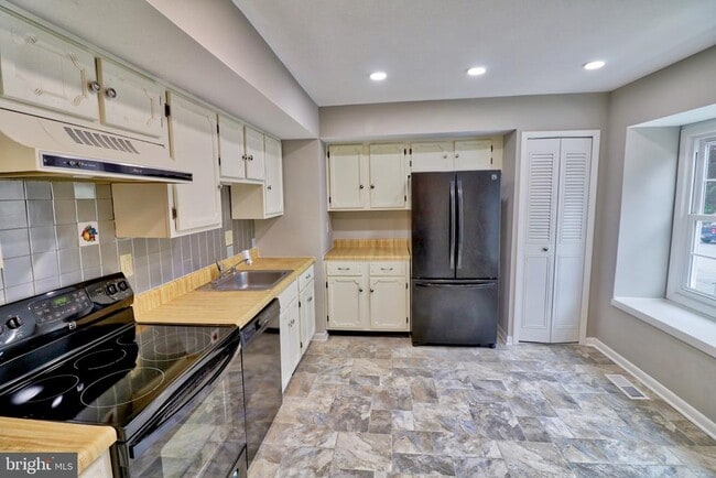 Building Photo - 449 Colonial Ridge Ln