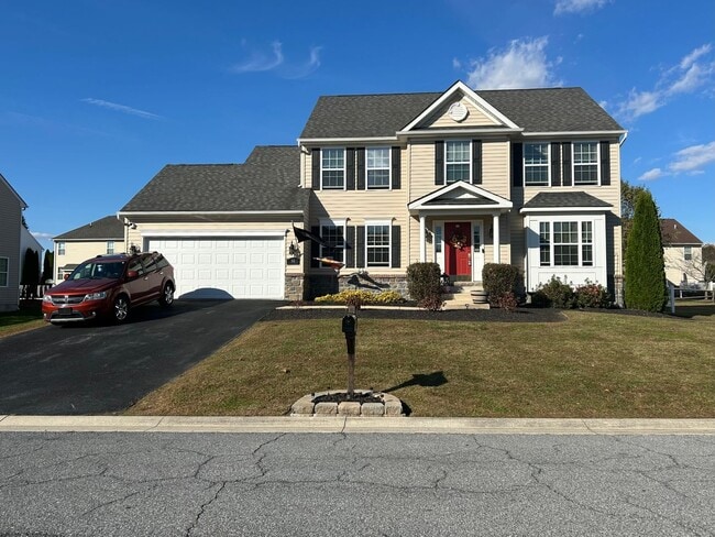 Building Photo - 84 Laks Ct